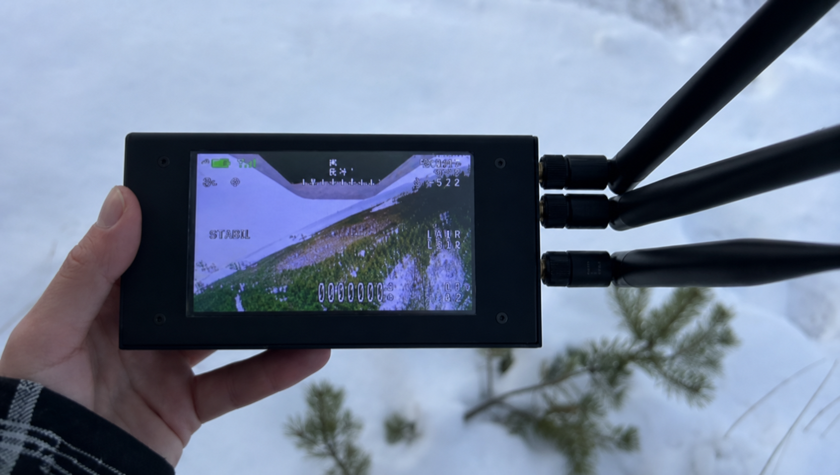 RAZOR RAAD 1.4 portable RF drone detector displaying FPV video